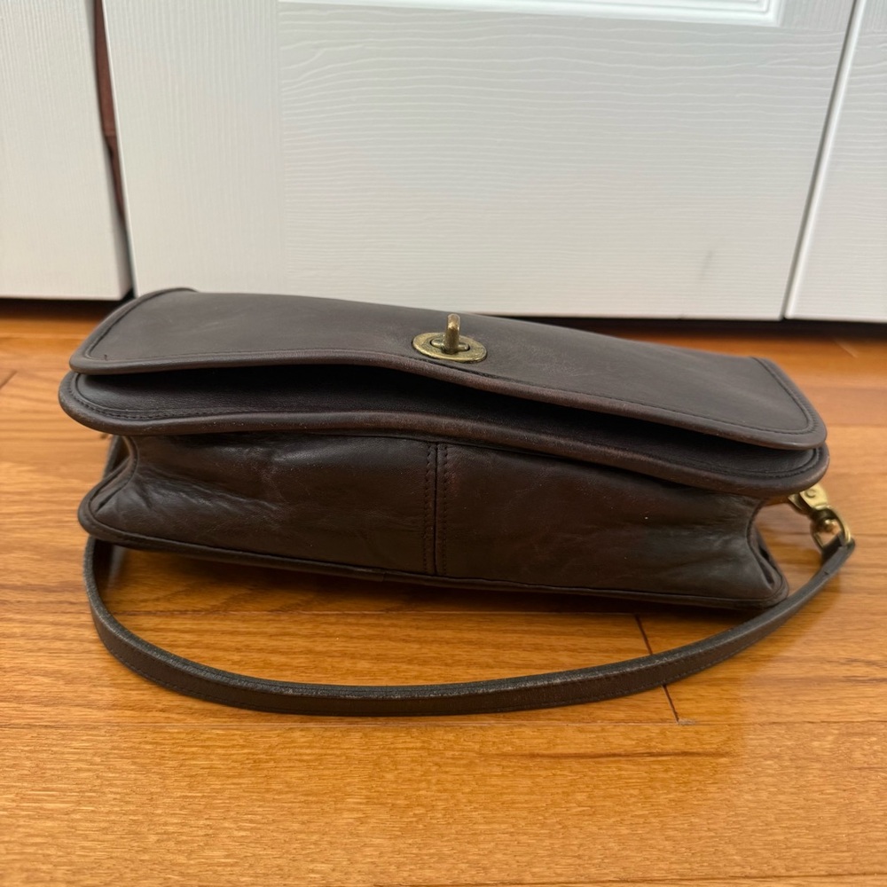 Vintage Coach 1970s Turn Lock Crossbody Brown Leather Bag - Picture 6 of 8